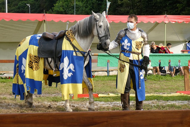 足的资金支 足的资金支